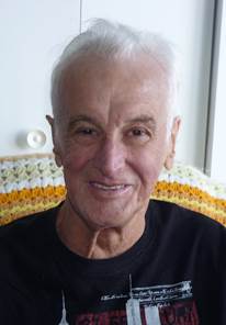 Une image contenant Visage humain, personne, habits, sourire

Description g�n�r�e automatiquement